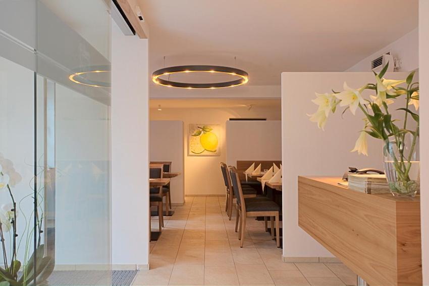 Hotel Restaurant Lamm Rosswag ไวฮินเกน อัน แดร์ เอนซ์ ภายนอก รูปภาพ